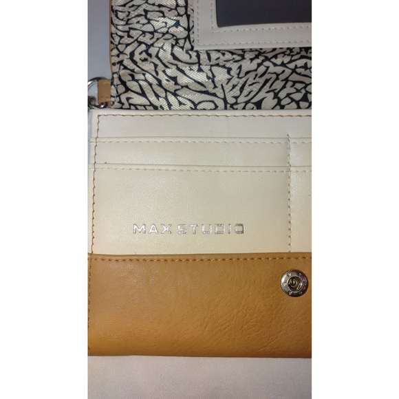 Max Studio Convertible Crossbody/Clutch NWOT - Picture 9 of 10